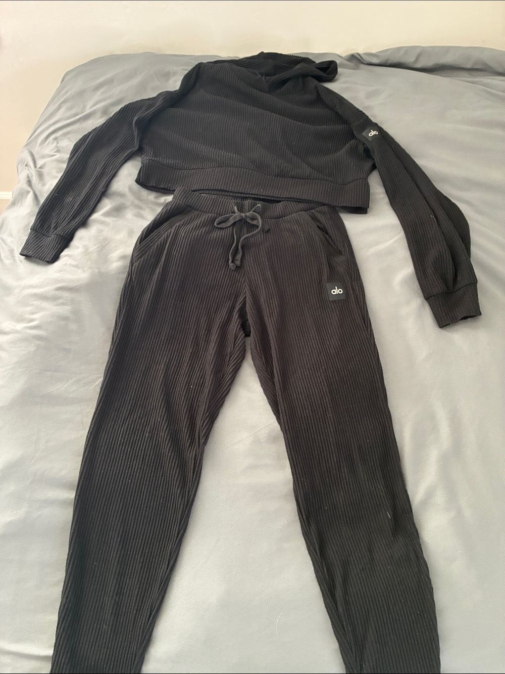 ALO Yoga Black Ribbed Drawstring Joggers set